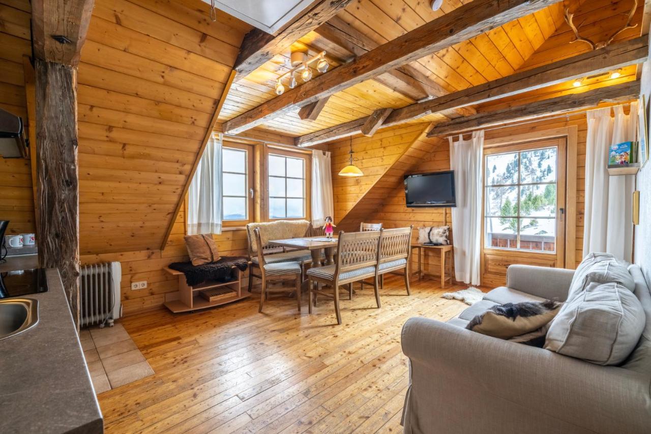 Zirbenhuette Am Falkert Auf Der Heidi-alm Apartment