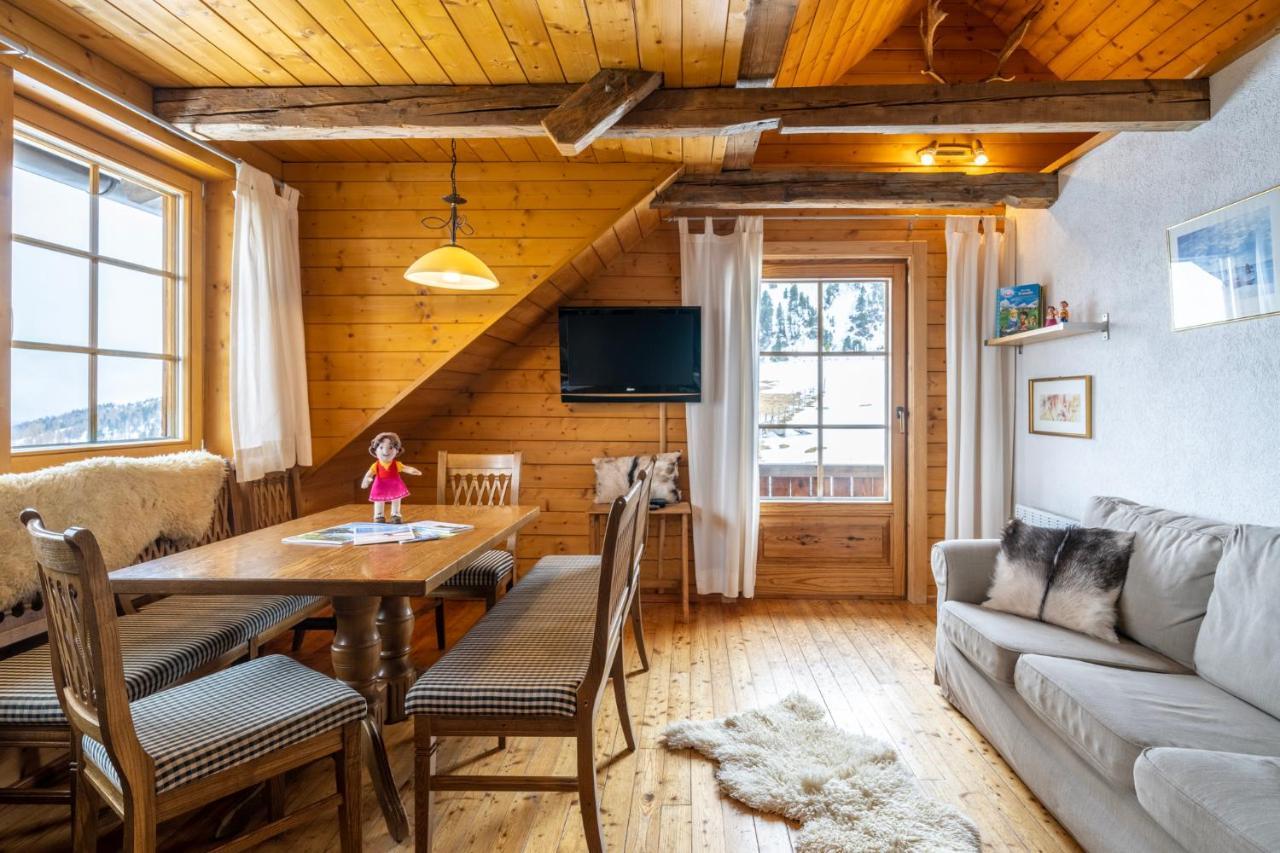 Zirbenhuette Am Falkert Auf Der Heidi-alm Apartment
